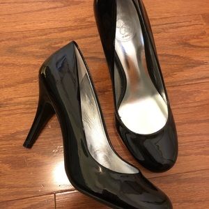 Jessica Simpson Black Faux Patent Heels